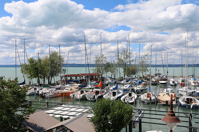 Eladó vitorlások, hajók a Balatonon: http://eladovitorlasok.hu