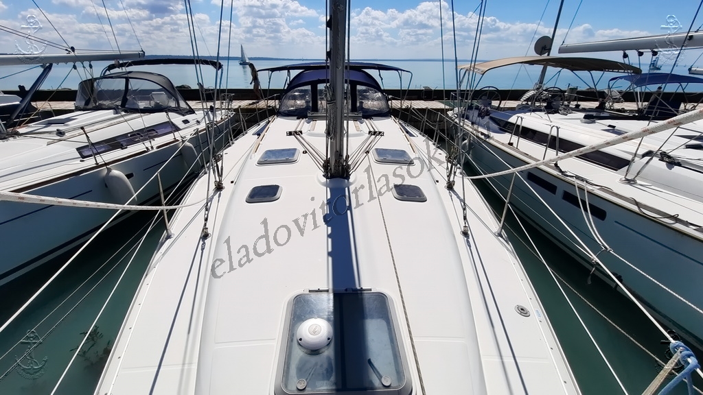 Eladó hajók, vitorlások a Balatonon: http://eladovitorlasok.hu