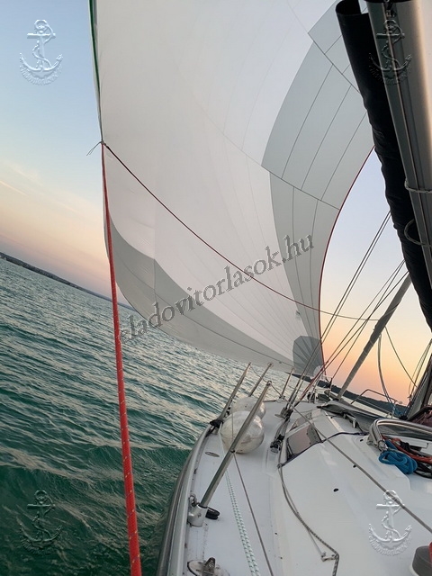 Eladó vitorlások, hajók a Balatonon: http://eladovitorlasok.hu