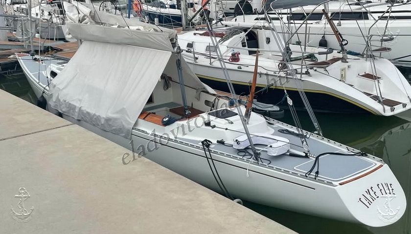 Eladó hajók, vitorlások a Balatonon: http://eladovitorlasok.hu
